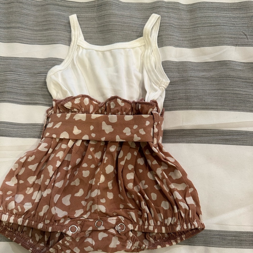 ⭐️⭐️Baileys Blossom romper like new⭐️⭐️